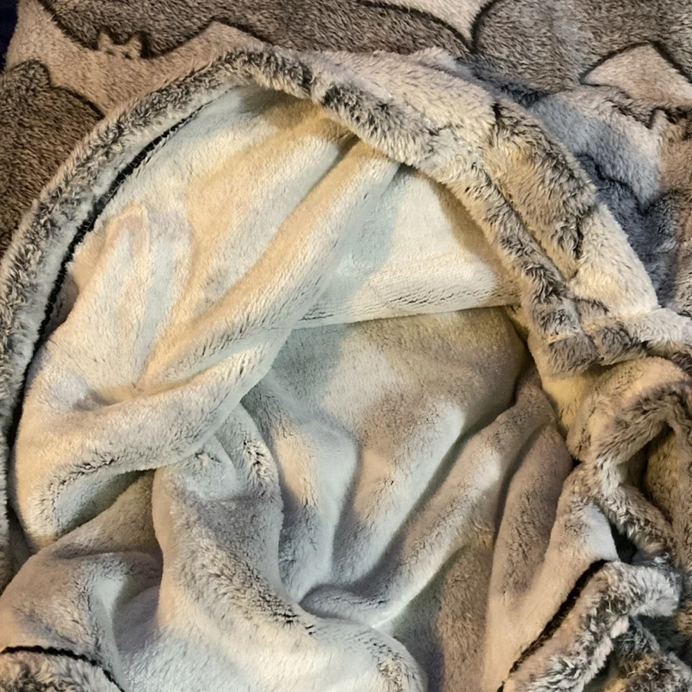 Flocked jacquard bats throw blanket *FIRM PRICE*